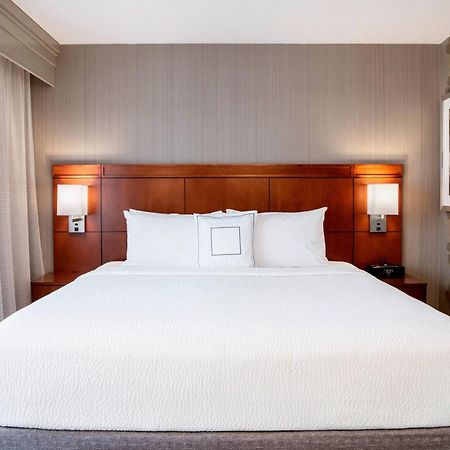 Courtyard By Marriott Edmonton West Hotel Bagian luar foto