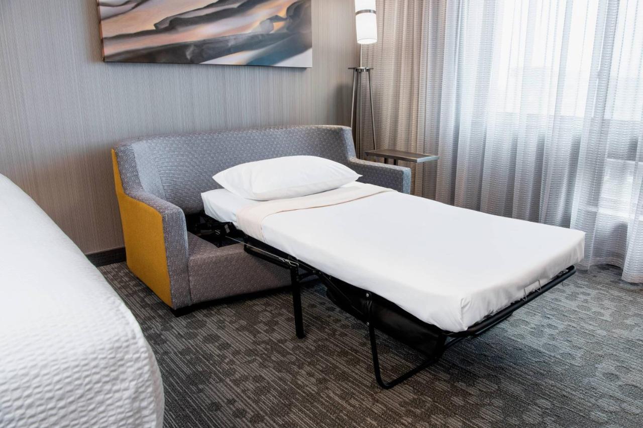 Courtyard By Marriott Edmonton West Hotel Bagian luar foto