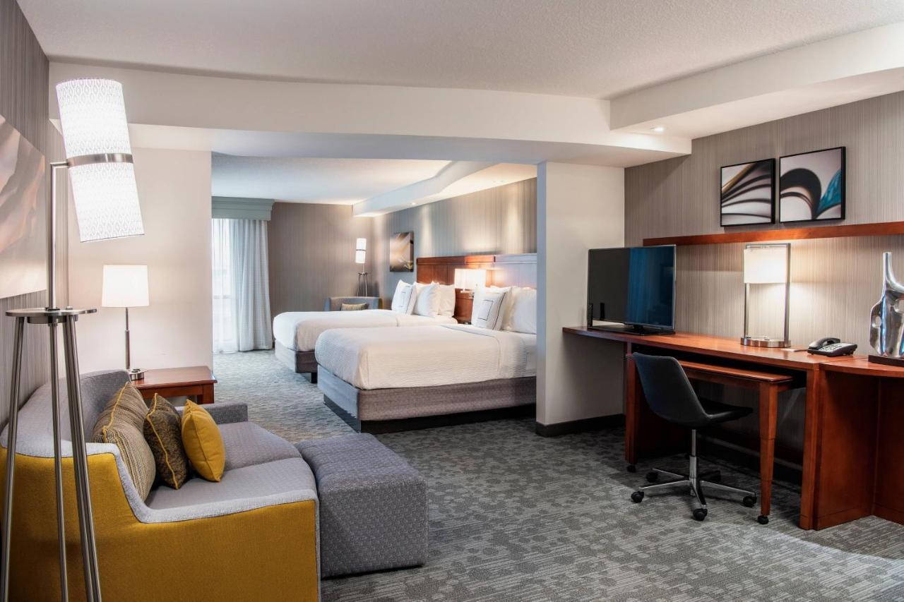 Courtyard By Marriott Edmonton West Hotel Bagian luar foto