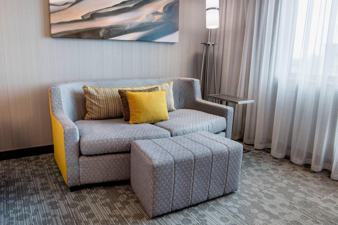 Courtyard By Marriott Edmonton West Hotel Bagian luar foto