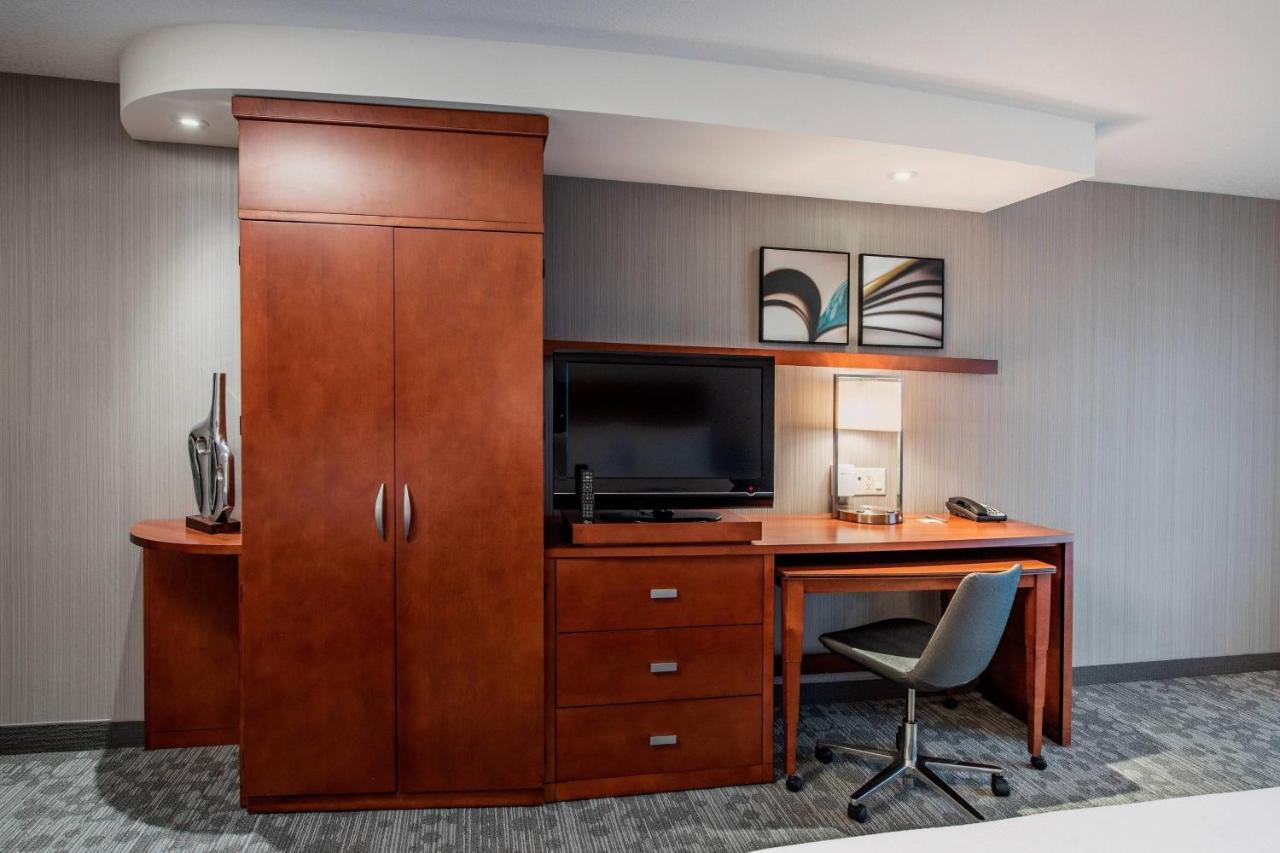 Courtyard By Marriott Edmonton West Hotel Bagian luar foto