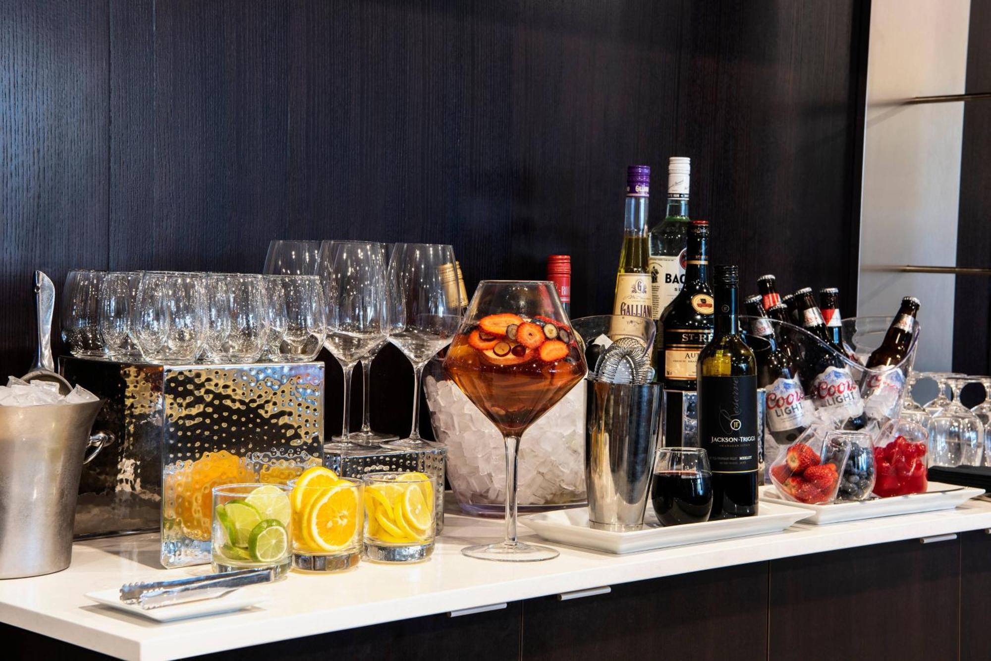 Courtyard By Marriott Edmonton West Hotel Bagian luar foto