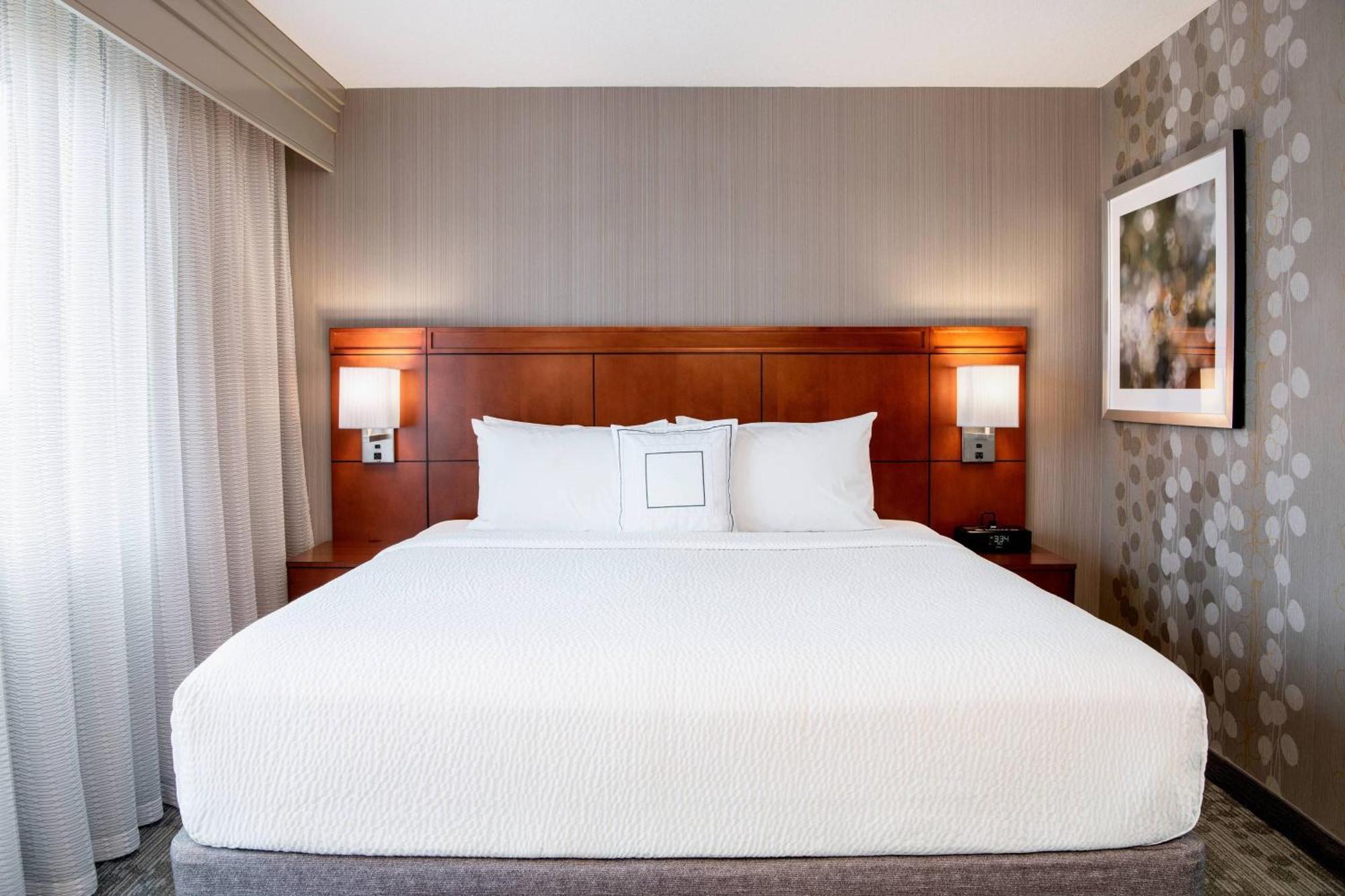 Courtyard By Marriott Edmonton West Hotel Bagian luar foto