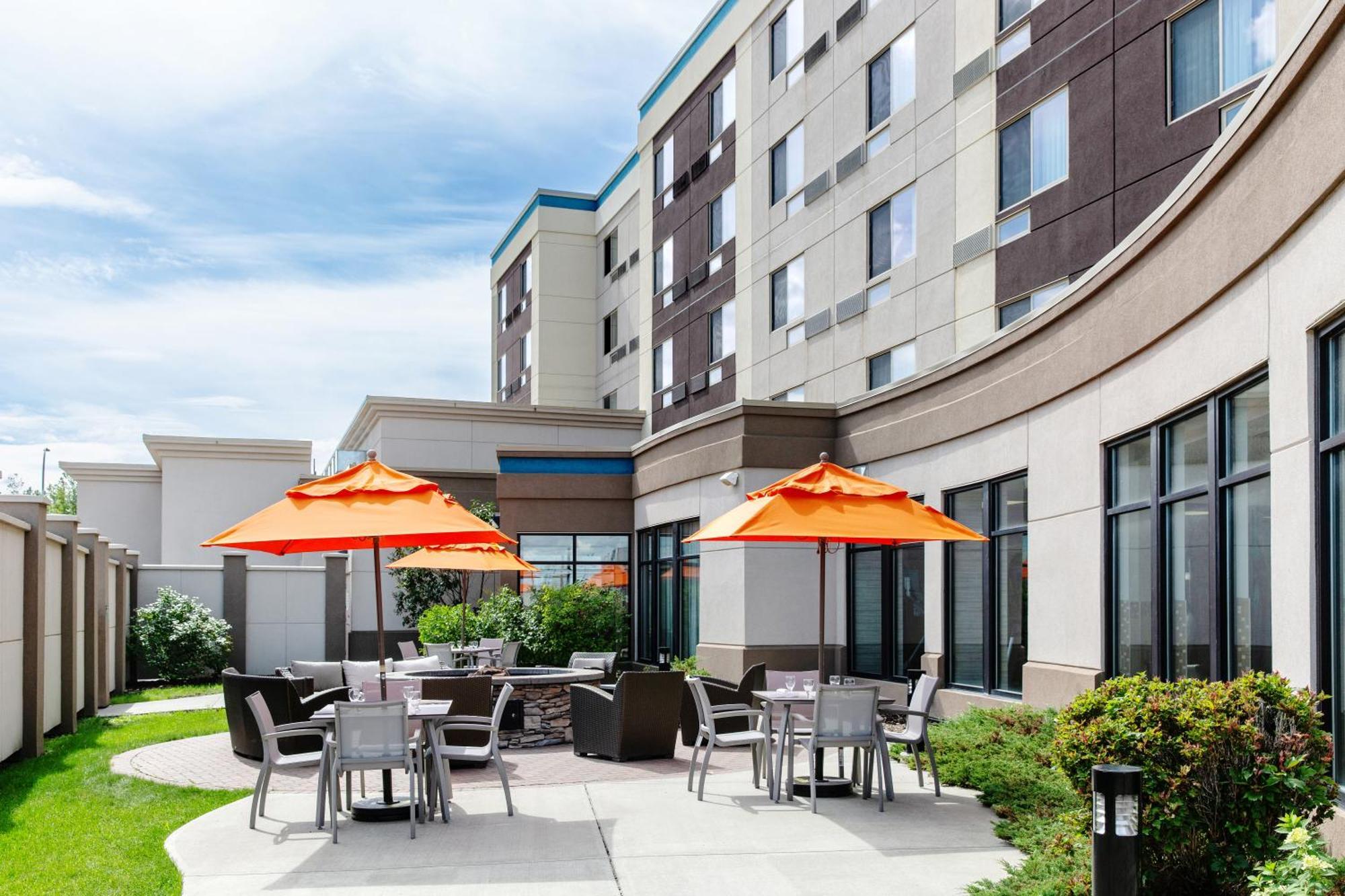Courtyard By Marriott Edmonton West Hotel Bagian luar foto