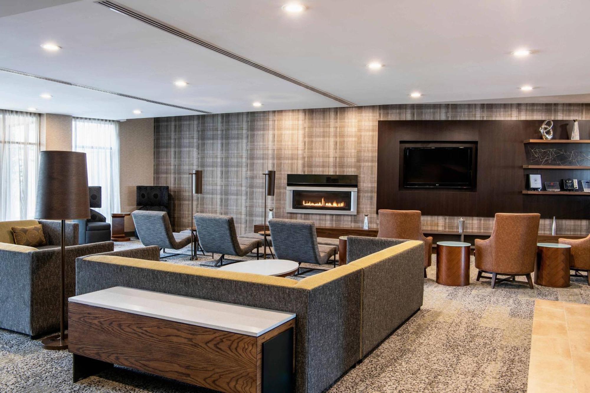 Courtyard By Marriott Edmonton West Hotel Bagian luar foto