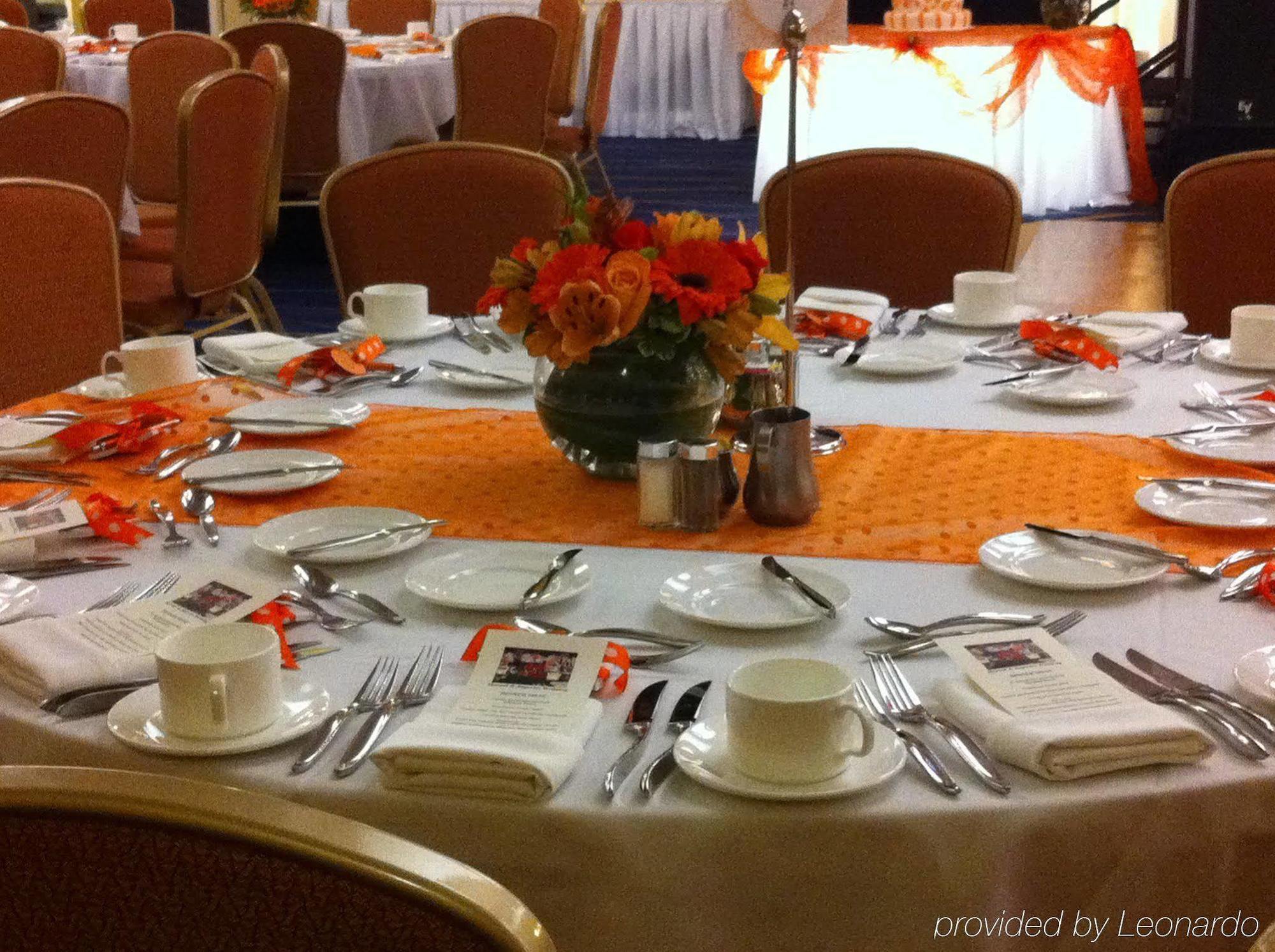 Courtyard By Marriott Edmonton West Hotel Restoran foto