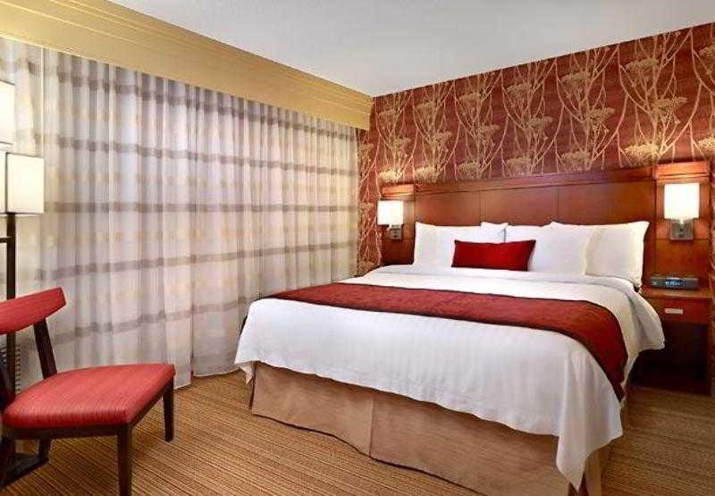 Courtyard By Marriott Edmonton West Hotel Bagian luar foto
