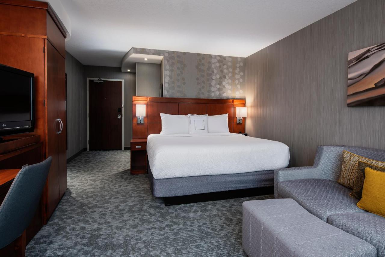 Courtyard By Marriott Edmonton West Hotel Bagian luar foto