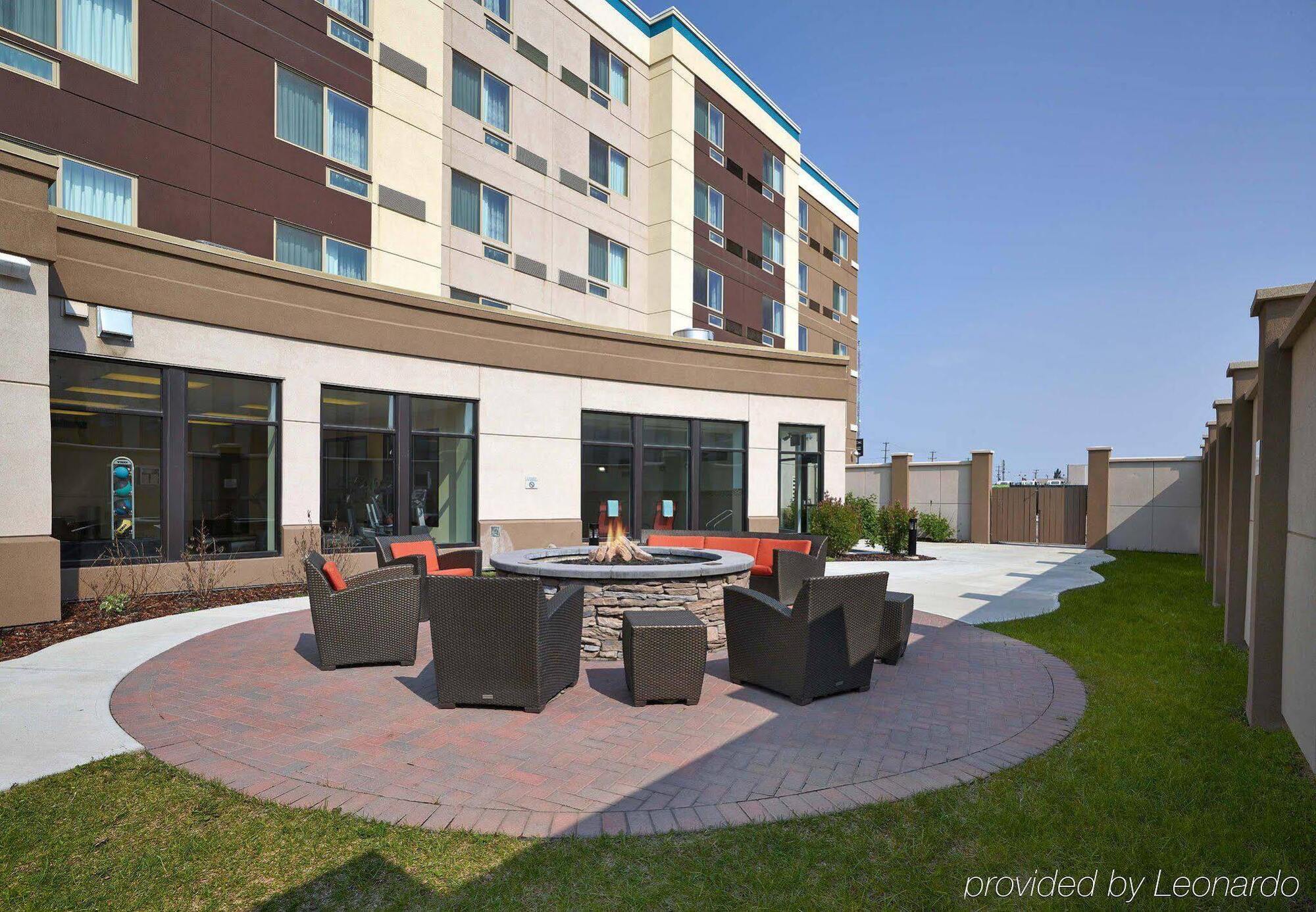 Courtyard By Marriott Edmonton West Hotel Bagian luar foto